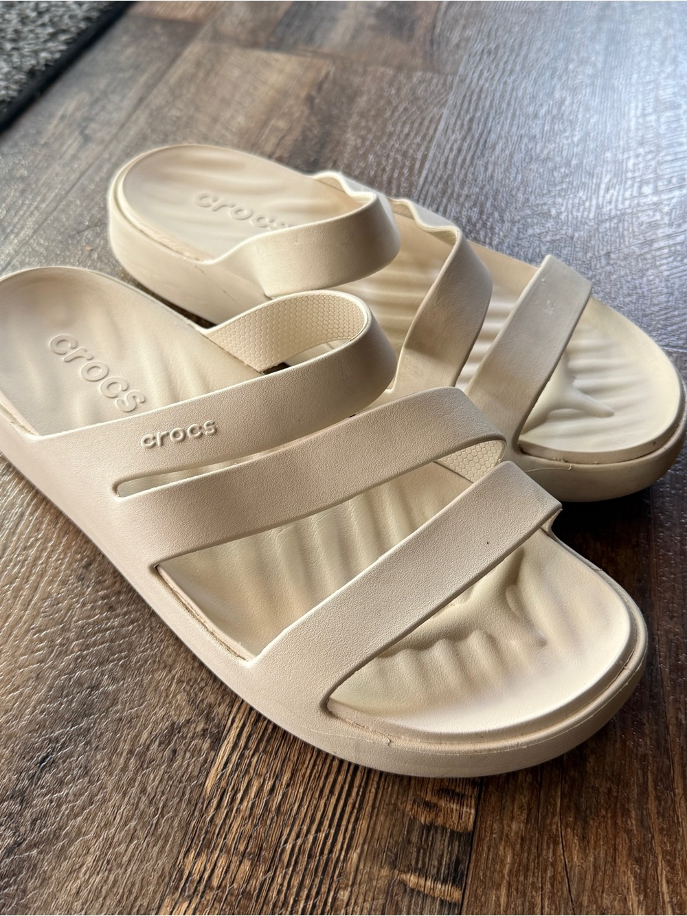 Crocs Getaway Women's Strappy Sandals, Stucco Color Size 11